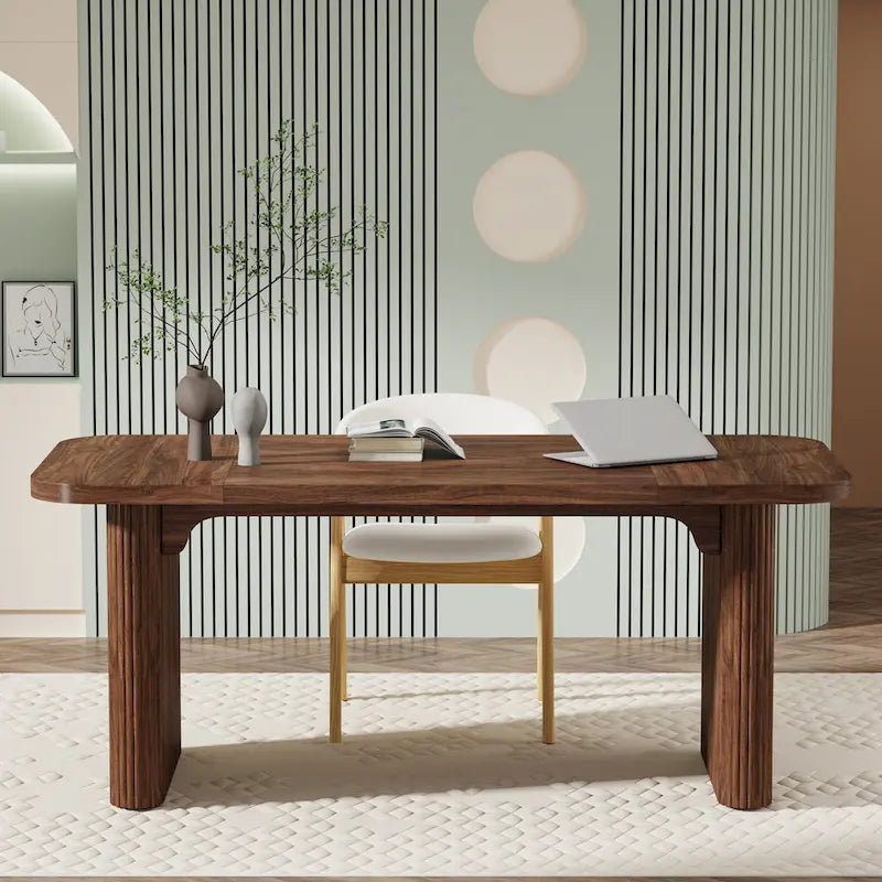 Moderner Chefschreibtisch für das Home-Office