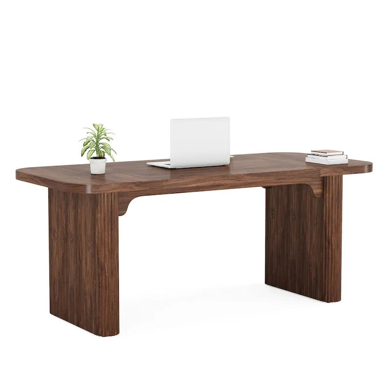 Moderner Chefschreibtisch für das Home-Office