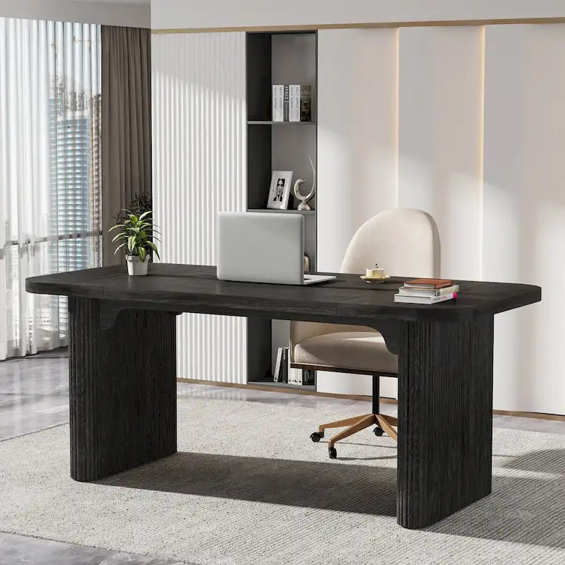 Moderner Chefschreibtisch für das Home-Office