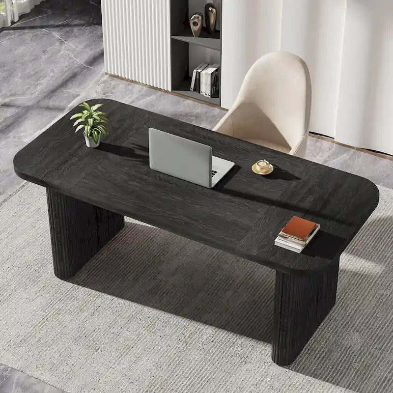 Moderner Chefschreibtisch für das Home-Office