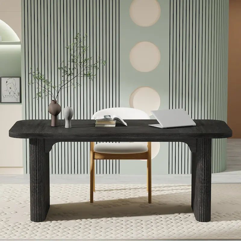Moderner Chefschreibtisch für das Home-Office