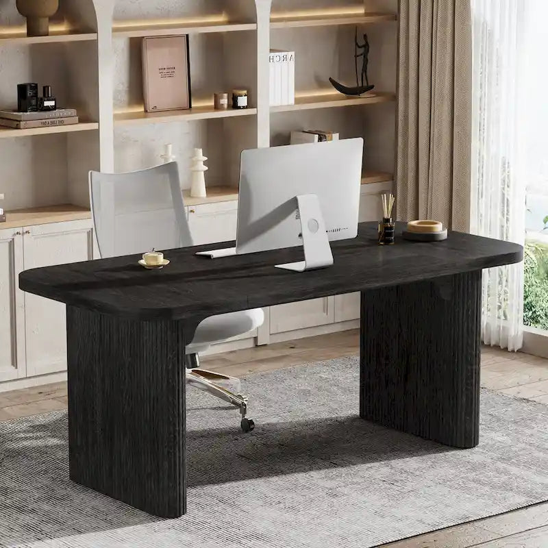 Moderner Chefschreibtisch für das Home-Office