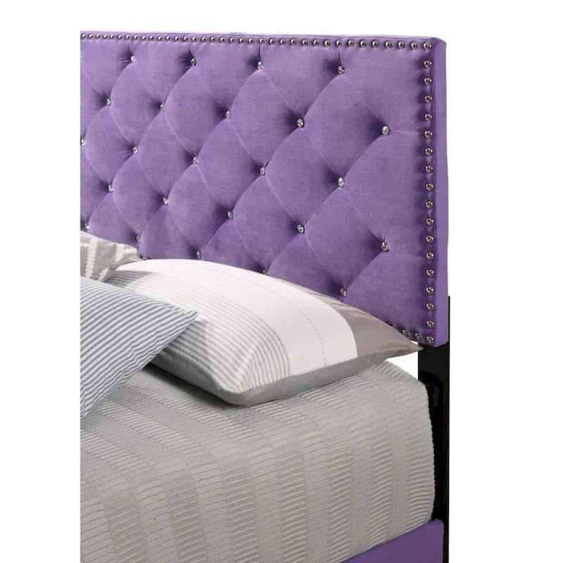 Lila Samt-Plattformbett mit Nagelbesatz, Queen-Size