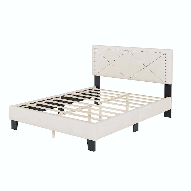 Gepolstertes Queen-Size-Bettgestell mit Nieten-Design