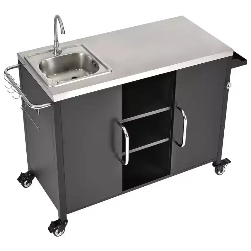 55,5 Zoll Outdoor-Kücheninsel mit Spüle, Edelstahl-Vorbereitungstisch mit Gewürzregal und feststellbaren Rollen, Grillwagenstation, Schwarz – ModernLuxe
