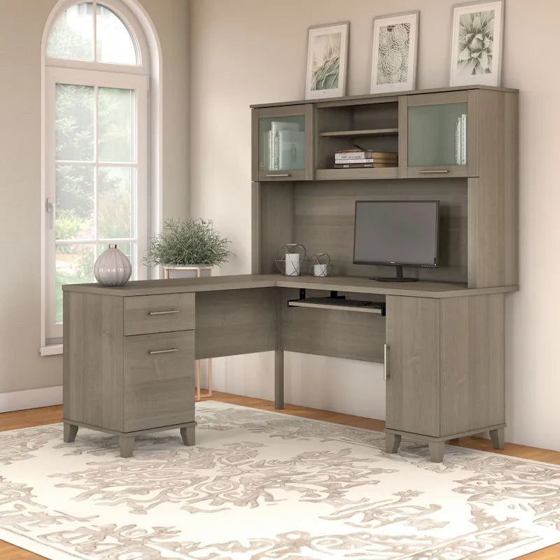 Bush Furniture Somerset 60 Zoll breiter L-förmiger Schreibtisch mit Aufsatzregal und Stauraum