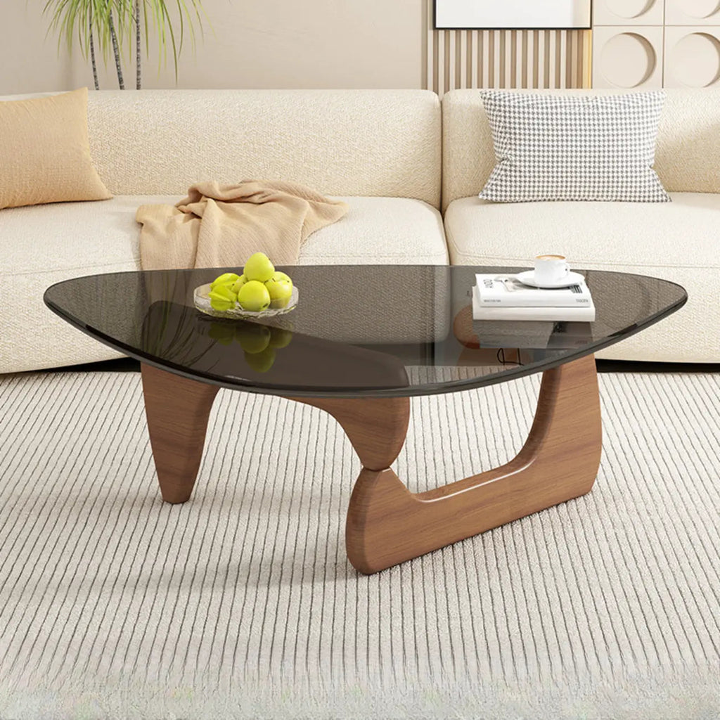 Dreieckiger Couchtisch aus Holz mit Glasplatte
