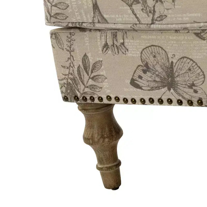 Gepolsterter Sessel aus Holz mit Blumenmuster, Paneel-Armlehnen und Kamelrückenlehne