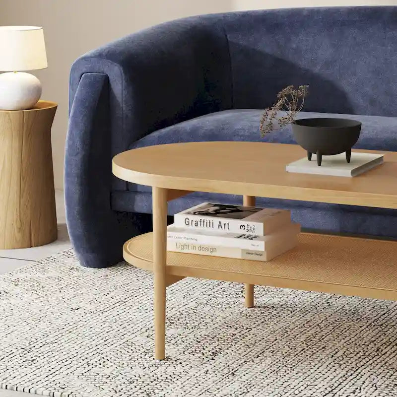Nathan James Sonia Bohemian Couchtisch mit zwei ovalen Ebenen aus hellem Holz und Ablage aus Rattan