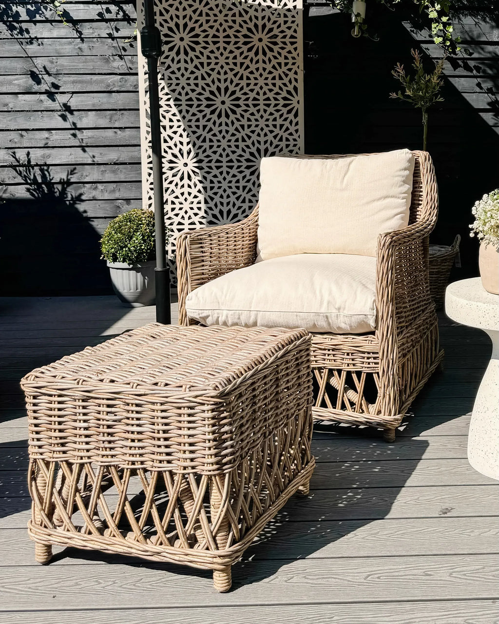 Gartenliege mit Fußstütze aus Naturrattan