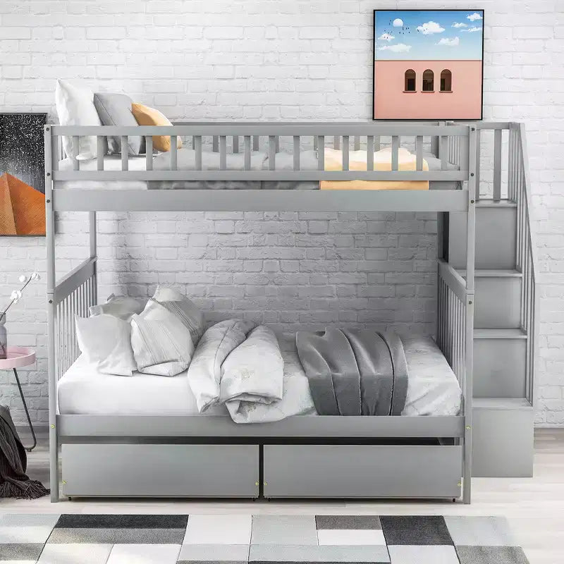 Etagenbett mit zwei Full-Size-Liegeflächen, Schubladen und Treppe mit Stauraum