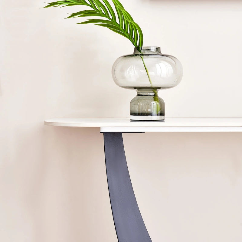 Moderner Konsolentisch, exquisites Formdesign, Metallrahmen mit verstellbaren Fußgleitern für den Eingangsbereich