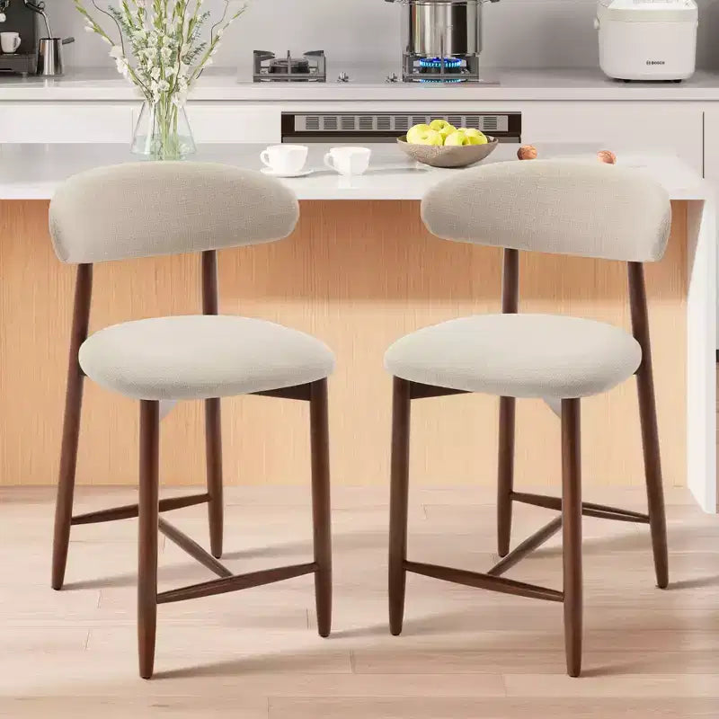 Ora Maison 2er-/4er-/6er-Set gepolsterte Barhocker in Thekenhöhe mit Stoffbezug und Walnuss-Finish