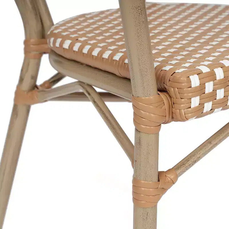 Flash Furniture 4er-Set Lourdes Indoor/Outdoor Gastro-Bistro-Stapelstuhl mit Armlehnen im Thonet-Stil, PE-Rattan und Aluminiumgestell