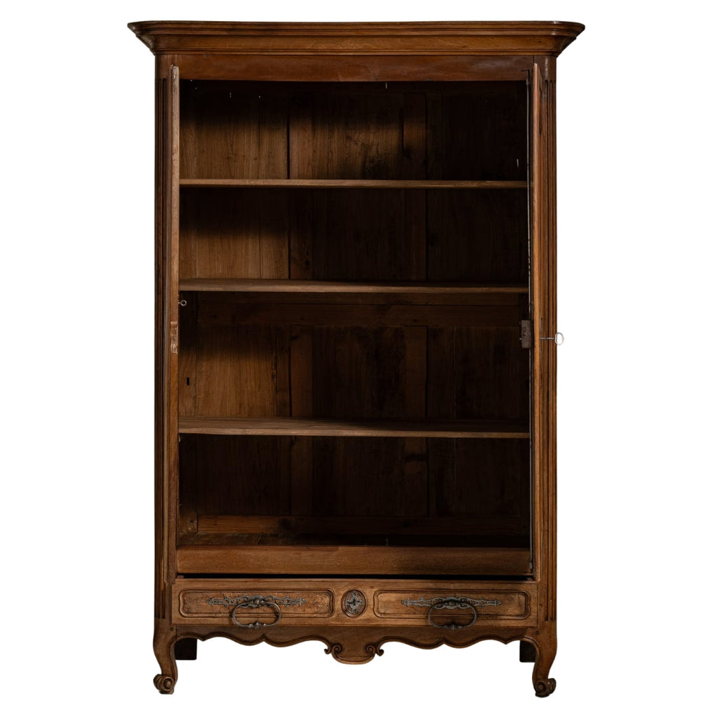 Antiker französischer Renaissance-Revival-Nussbaumschrank, um 1840