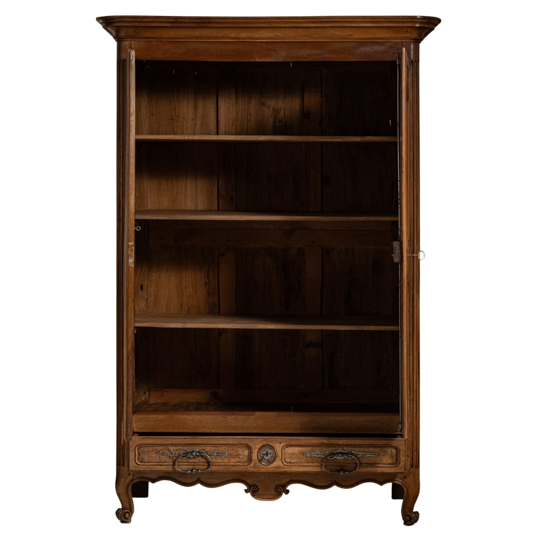 Antiker französischer Renaissance-Revival-Nussbaumschrank, um 1840