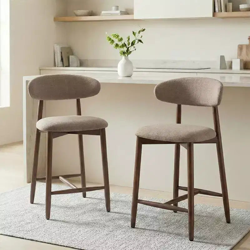Ora Maison 2er-/4er-/6er-Set gepolsterte Barhocker in Thekenhöhe mit Stoffbezug und Walnuss-Finish