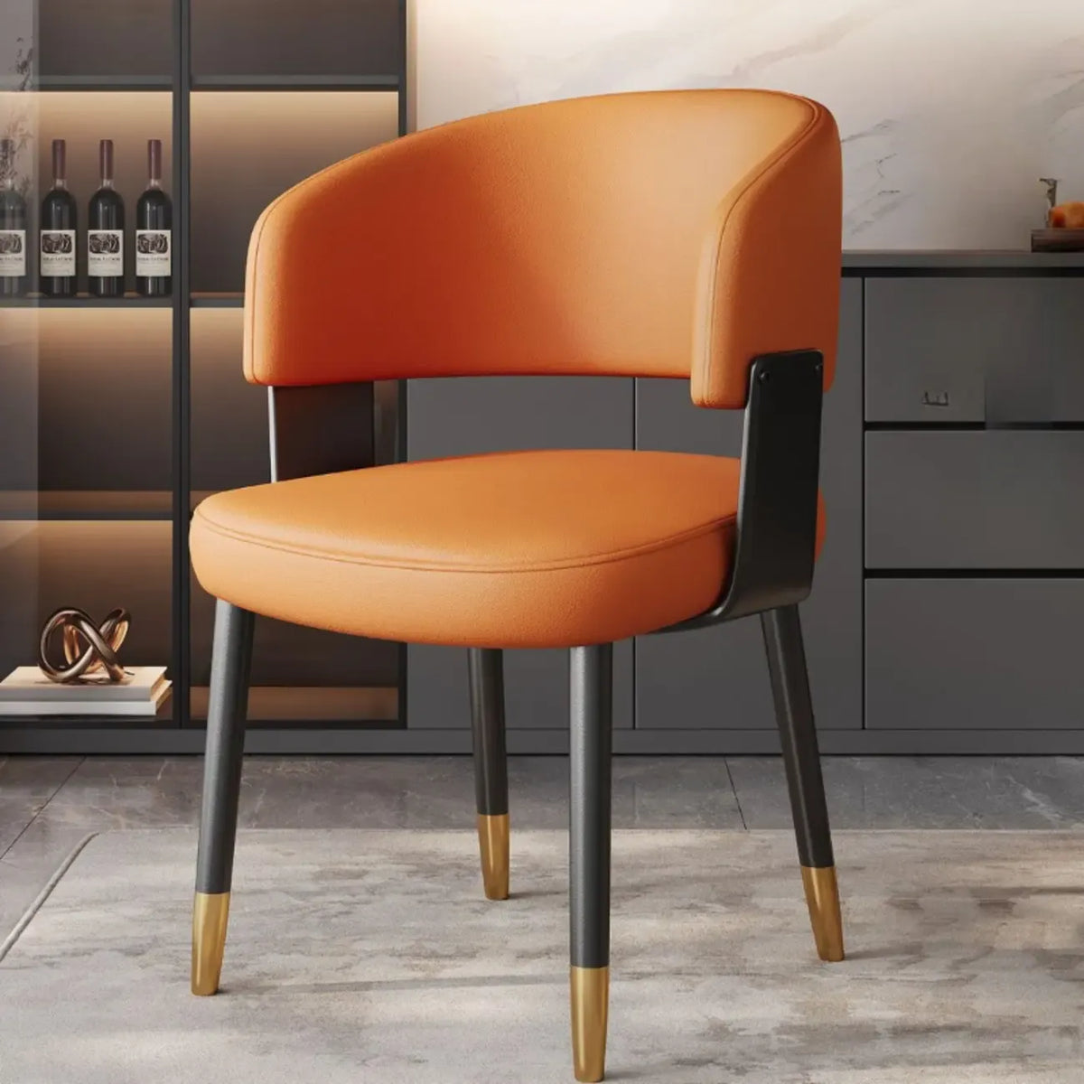 Modern gepolsterter Esszimmerstuhl in Glam-Optik mit Lederbezug