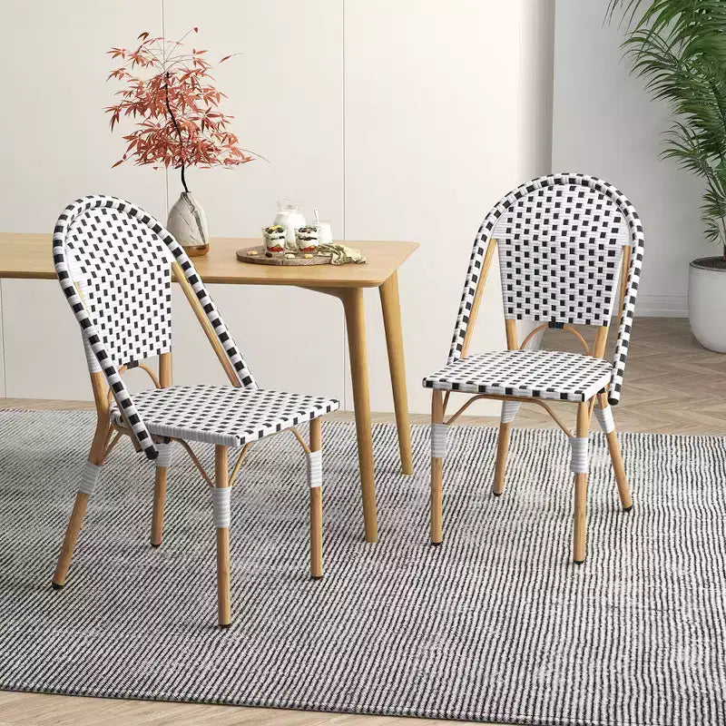Costway Französischer Bistrostuhl 4er-Set mit handgeflochtenem Rattan und verzinktem Metallrahmen für den Außenbereich