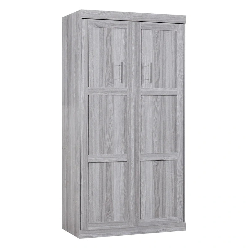 Das Holz-Schrankbett lässt sich zu einem Schrank zusammenklappen.