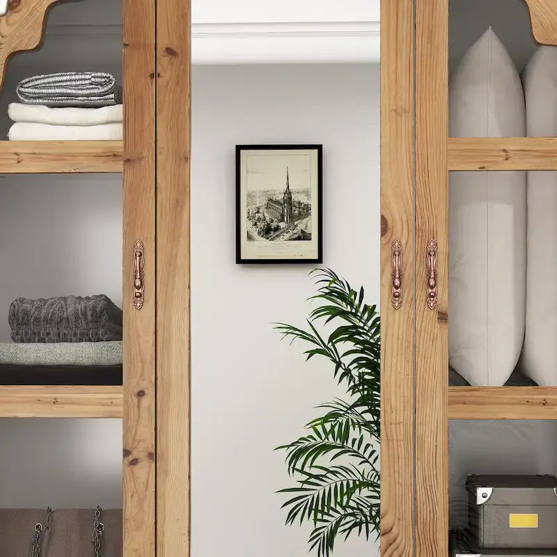Vintage-inspiriertes zweiteiliges Kleiderschrank-Set mit Metallakzenten