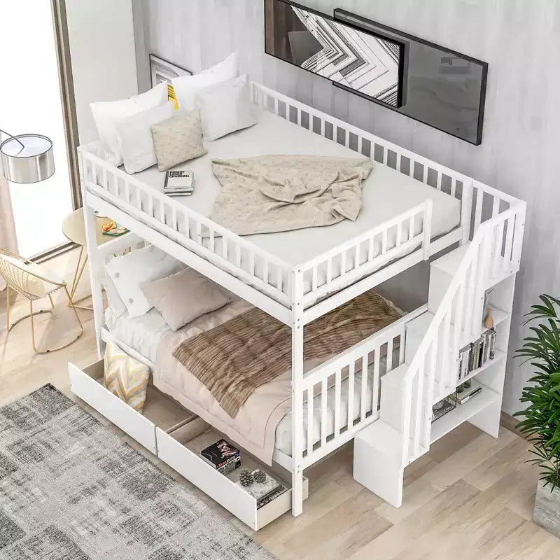 Etagenbett mit zwei großen Liegeflächen, zwei Schubladen und Ablagefächern – für Kinder, Jugendliche und Erwachsene – fürs Schlafzimmer