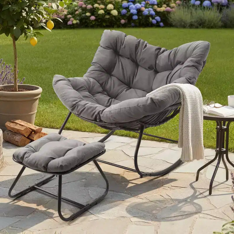 Heynemo Terrassen-Schaukelstuhl mit Hocker, Eiformiger Schaukelstuhl für drinnen und draußen mit Kissen, Überdimensionaler Papasan-Loungesessel aus Metall, Lesesessel