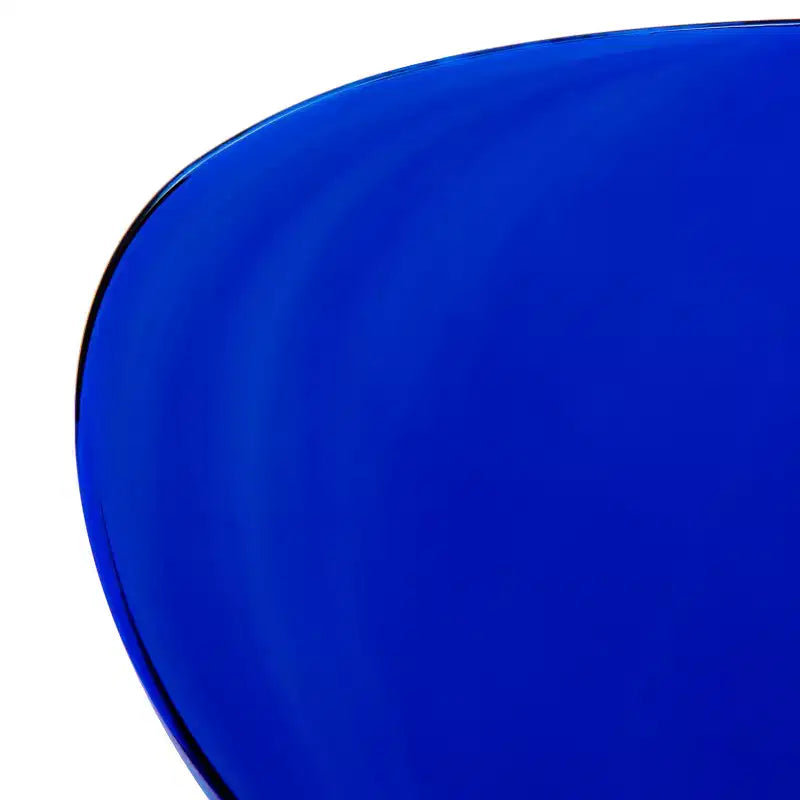 LeisureMod Bristol 5-teiliges Ess-Set mit rundem Esstisch und 4 Esszimmerstühlen aus Kunststoff mit weißen Beinen