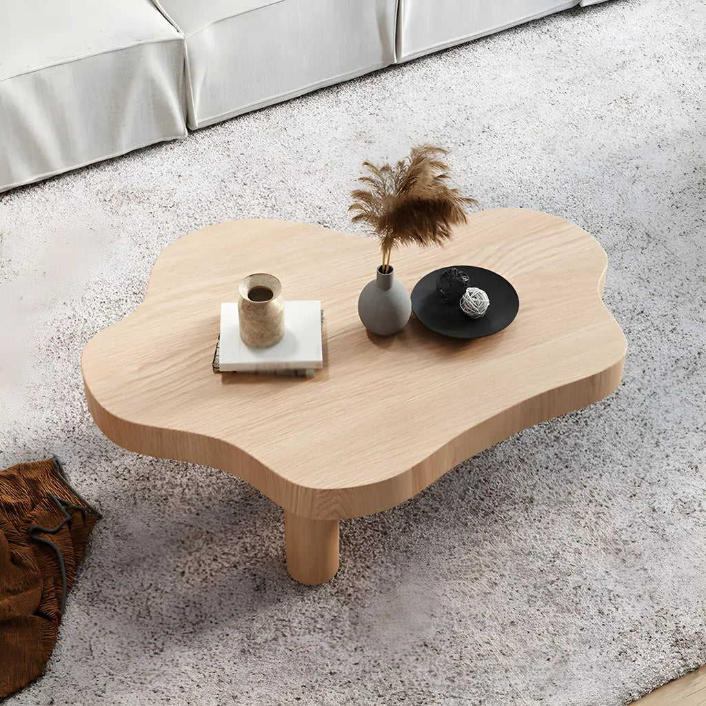 Natürlicher, wolkenförmiger Couchtisch aus Kiefernholz mit 3 Beinen