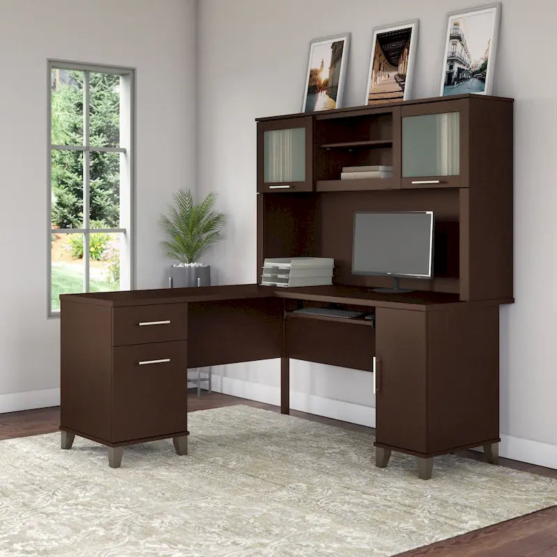 Bush Furniture Somerset 60 Zoll breiter L-förmiger Schreibtisch mit Aufsatzregal und Stauraum