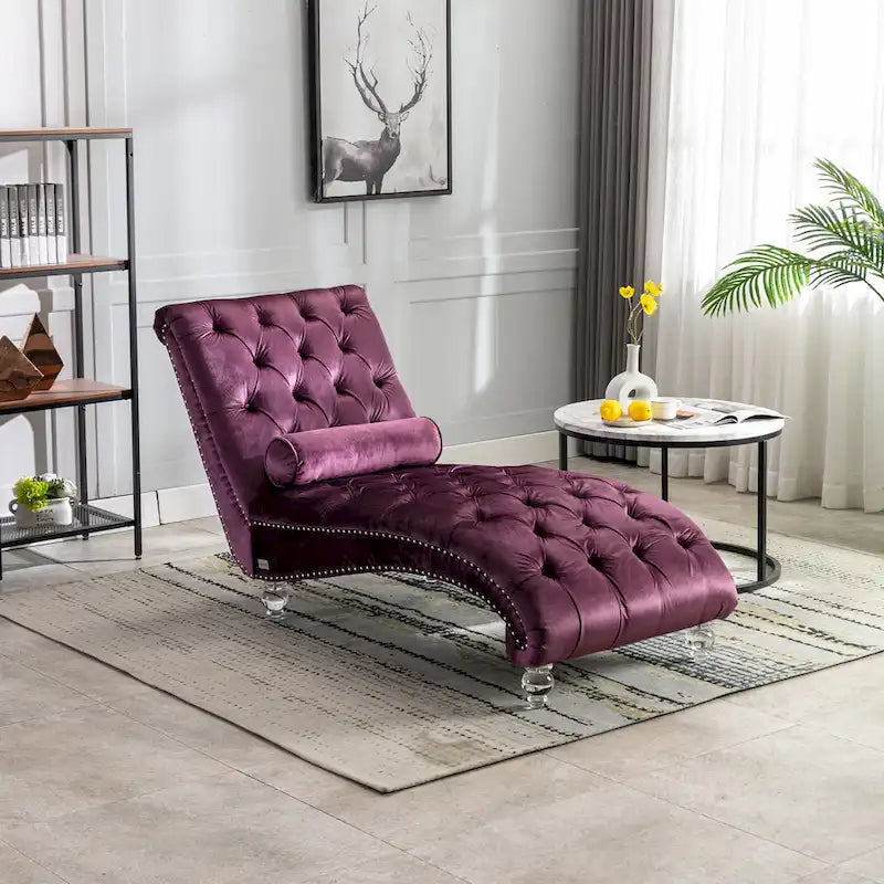 Violette, gepolsterte Récamiere mit Knopfheftung, Kissen und Acrylbeinen