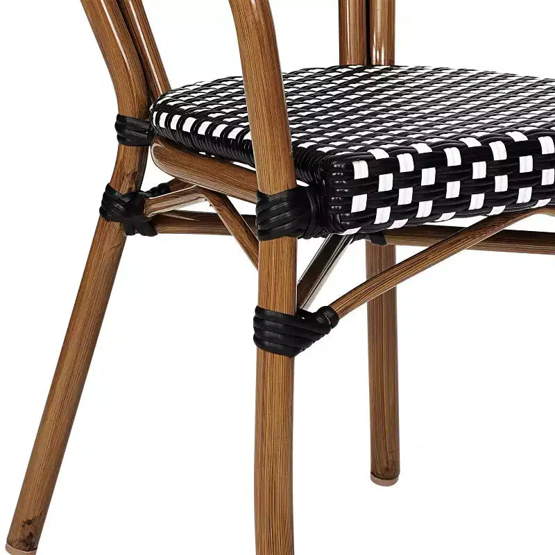 Flash Furniture 4er-Set Lourdes Indoor/Outdoor Gastro-Bistro-Stapelstuhl mit Armlehnen im Thonet-Stil, PE-Rattan und Aluminiumgestell