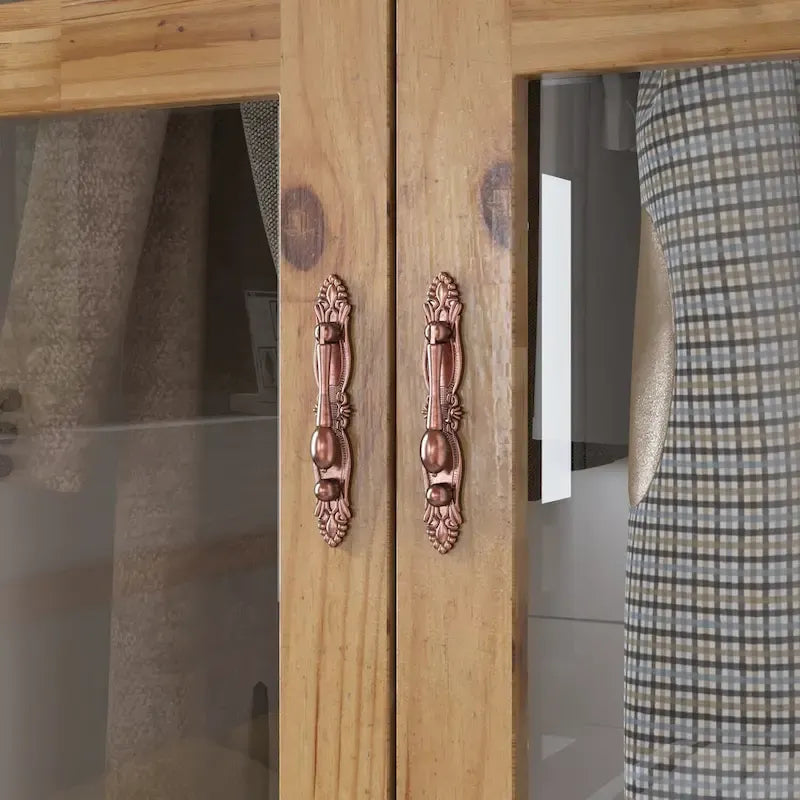 Vintage-inspiriertes zweiteiliges Kleiderschrank-Set mit Metallakzenten