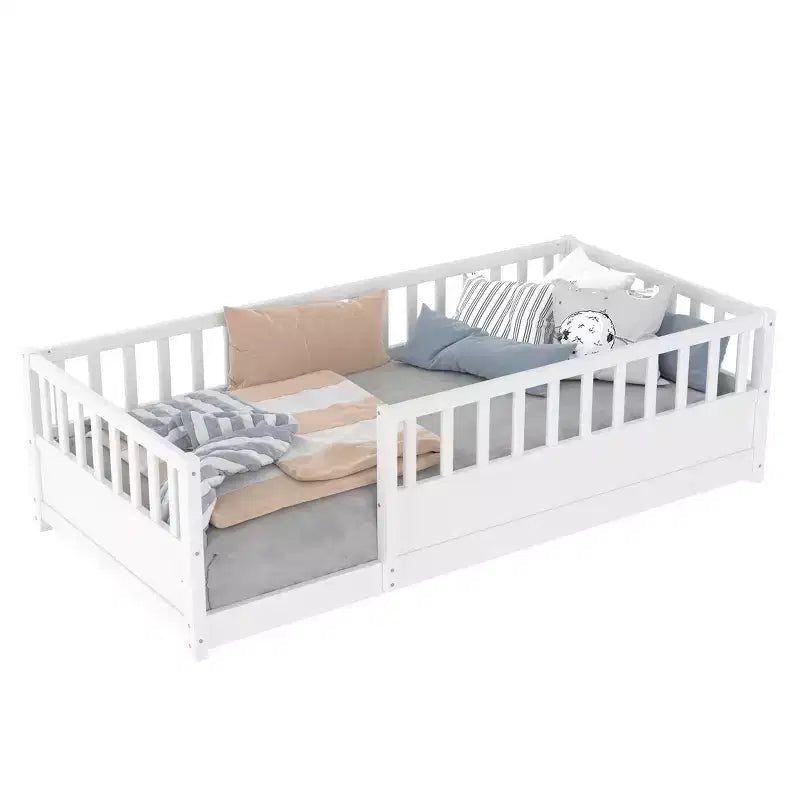 GDFStudio Bodenbett aus Rowan-Kiefernholz mit extra hoher Sicherheitsbarriere
