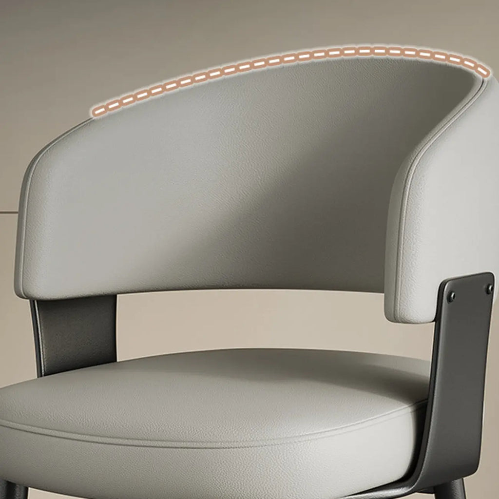 Modern gepolsterter Esszimmerstuhl in Glam-Optik mit Lederbezug