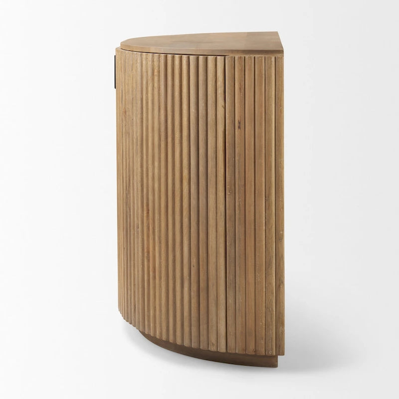 Hellbrauner Akzentschrank aus Massivholz