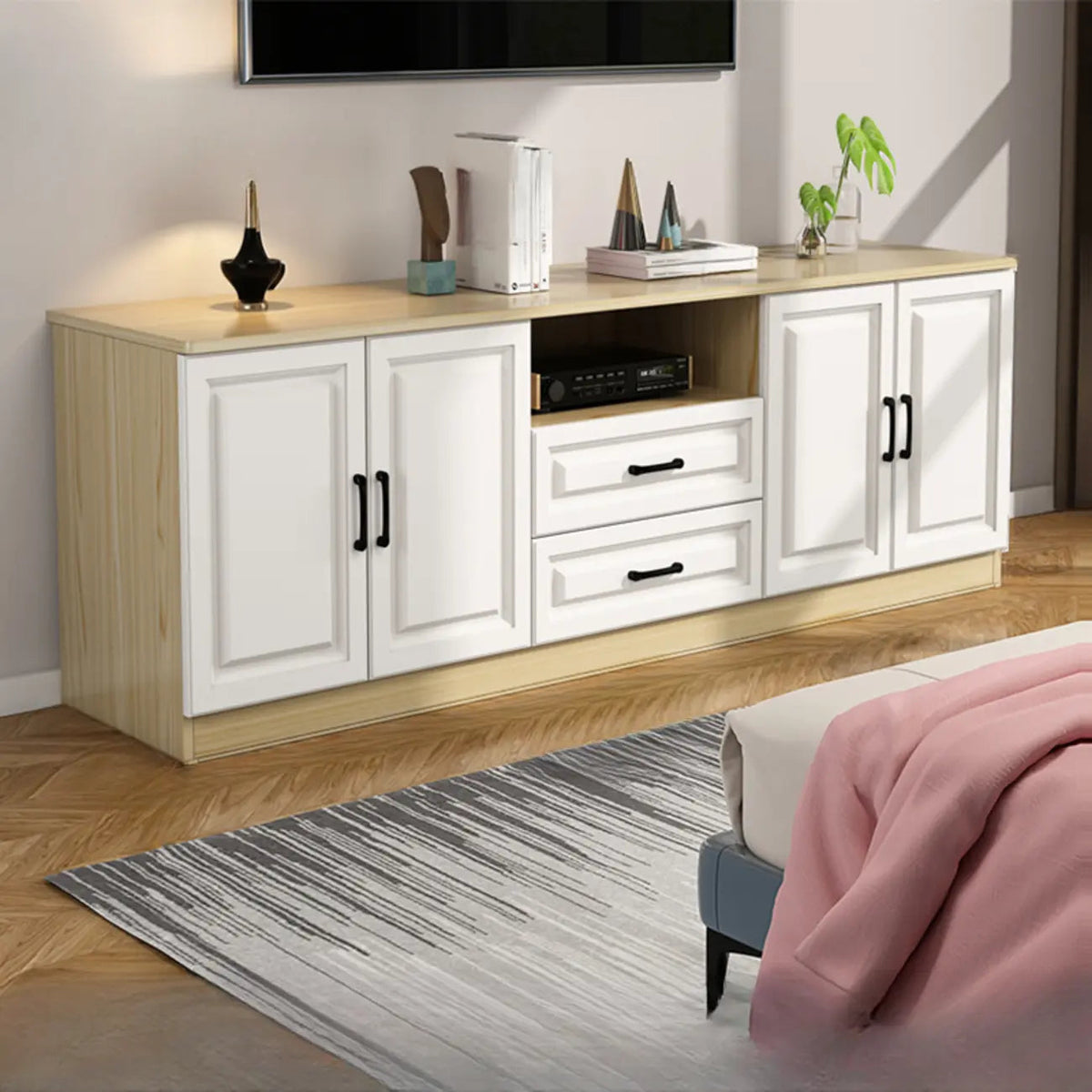 Moderner weißer TV-Schrank aus Holz mit Stauraum und Kabelmanagement