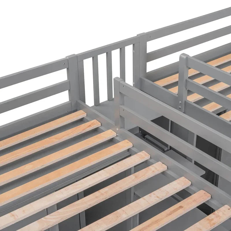 Doppelstock-Hochbetten mit Kleiderschränken und Treppe
