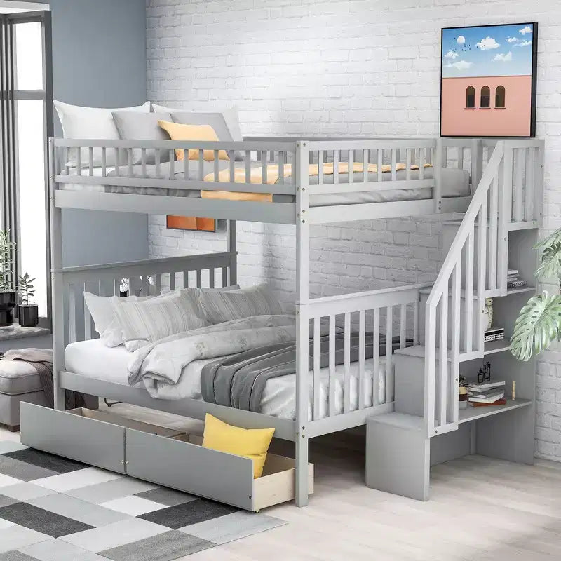 Etagenbett mit zwei Full-Size-Liegeflächen, Schubladen und Treppe mit Stauraum
