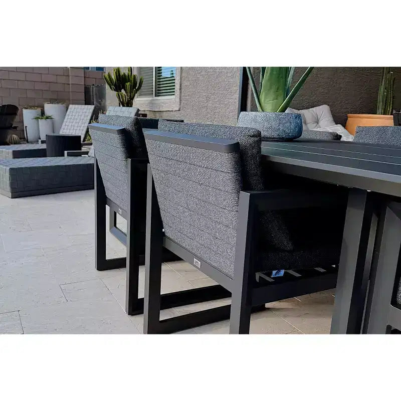 PURPLE LEAF luxuriöses Outdoor-Essgruppe aus Aluminium mit Tisch und Stühlen sowie abnehmbaren, dicken Sitzkissen