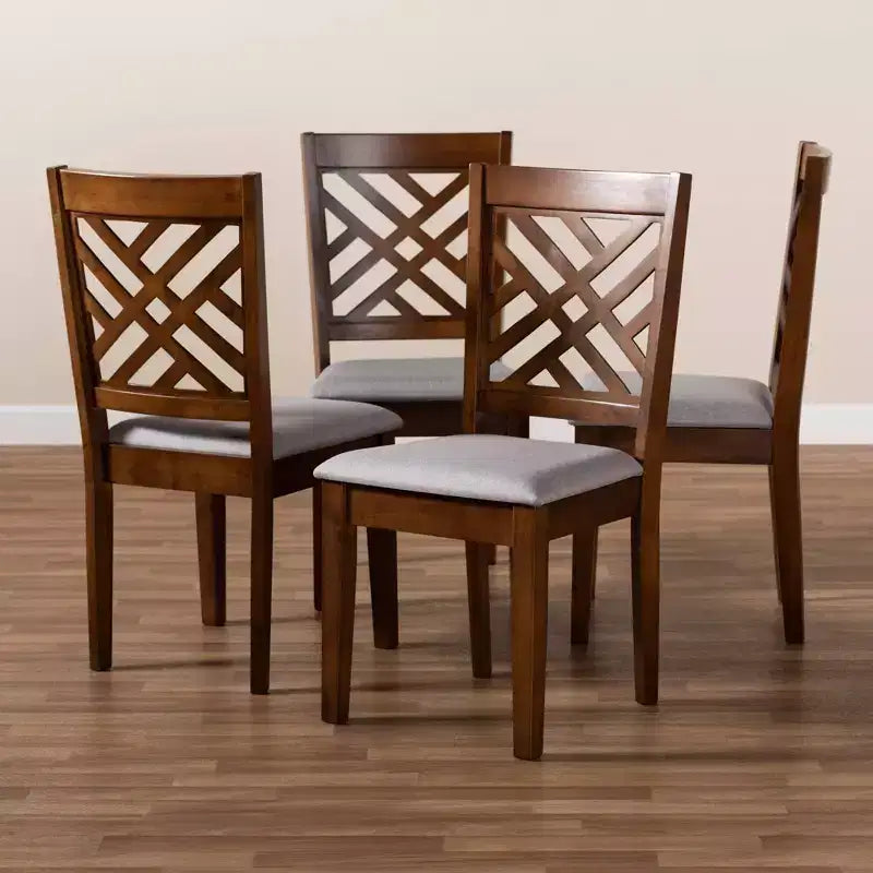 4er-Set Esszimmerstühle aus Caron-Holz mit Schaumstoffpolsterung und ausgeschnittener Rückenlehne – Baxton Studio