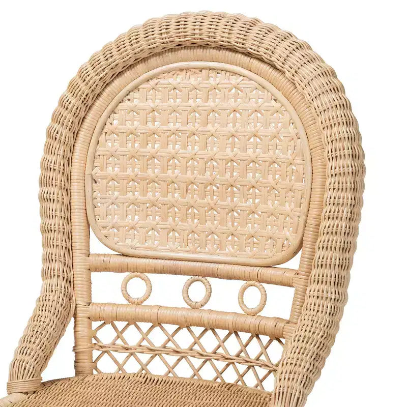 bali & pari Jelita Modernes Bohemian-Set aus 2 Rattan-Esszimmerstühlen in natürlichem Braun