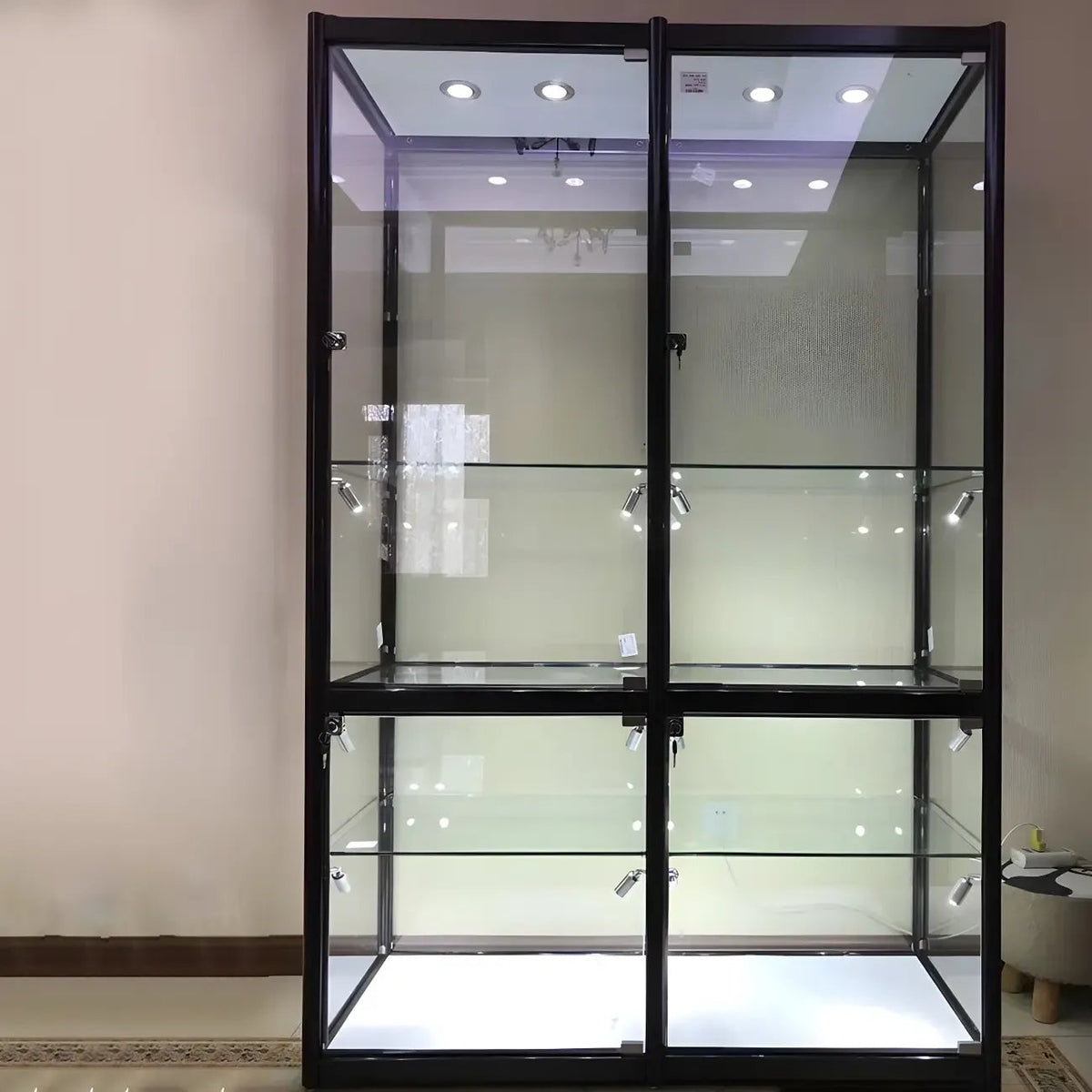 Zeitgenössische rechteckige Vitrine aus schwarzem Glas