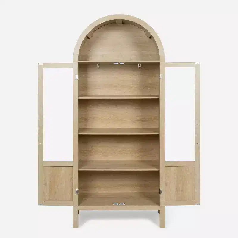 Gewölbte Holzvitrine